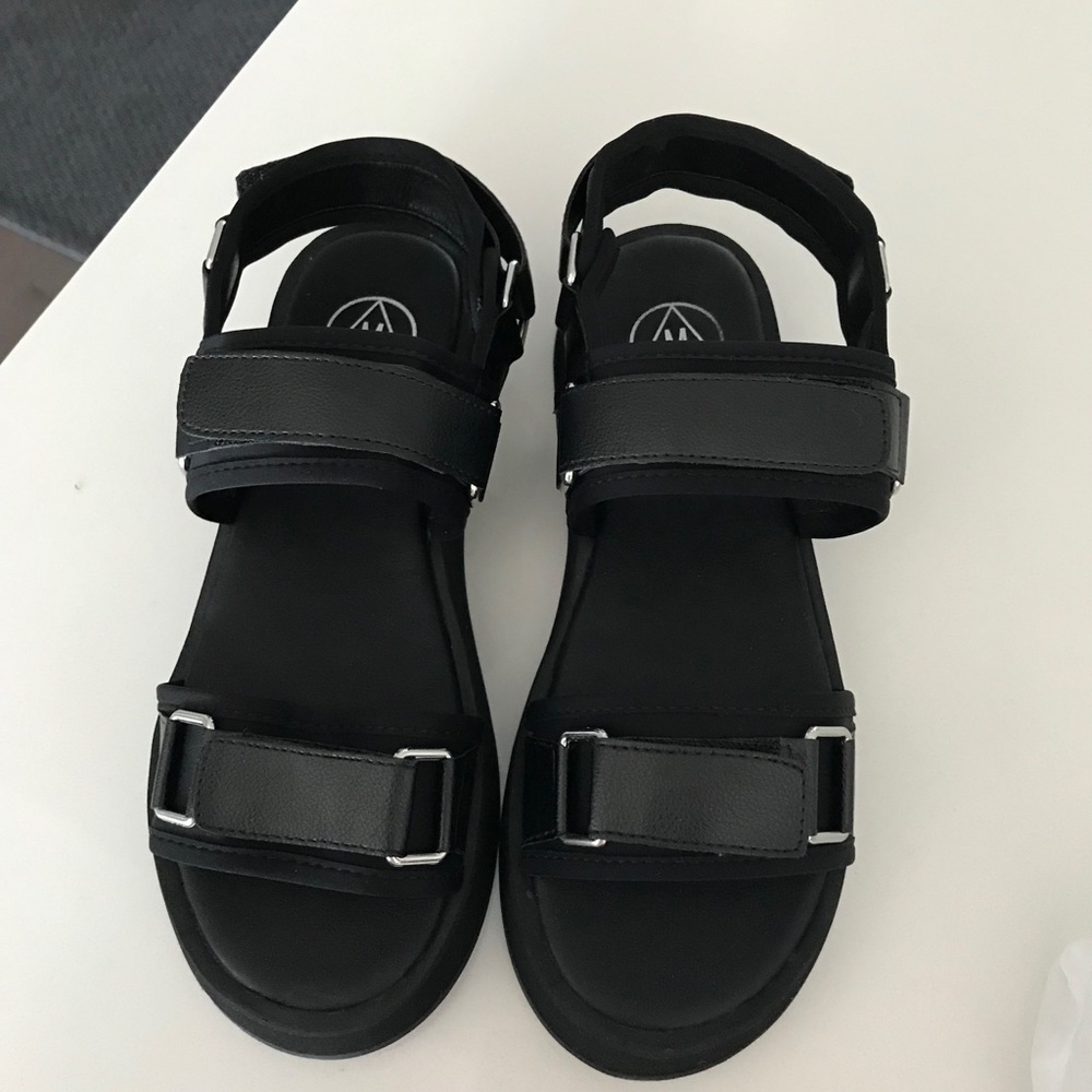 ❌SOLD❌***NWOT*** MISSGUIDED GRANDAD SANDALS